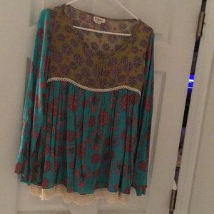 “Live happy” top